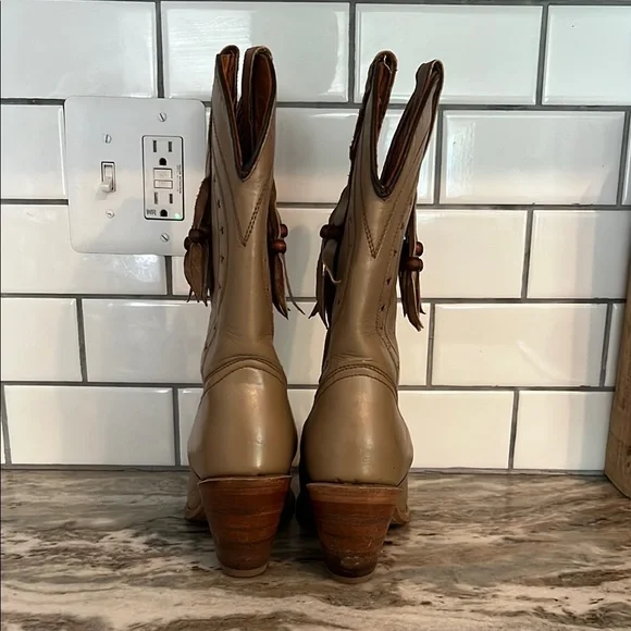 Miss Capezio Tan Heeled Boots with Classic Western Design - Picture 4 of 7